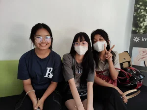 "คุณหมอบริการดีมากค่ะ พี่ผู้ช่วยก็บริการดีมากพูดจาไพเราะกับหนูมาก เป็นคลีนิคที่อารมณ์ดีทั้งคลีนิค คลีนิคสะอาาดมาก กใไก่ล้านตัว ประทับใจมากค่ะ"